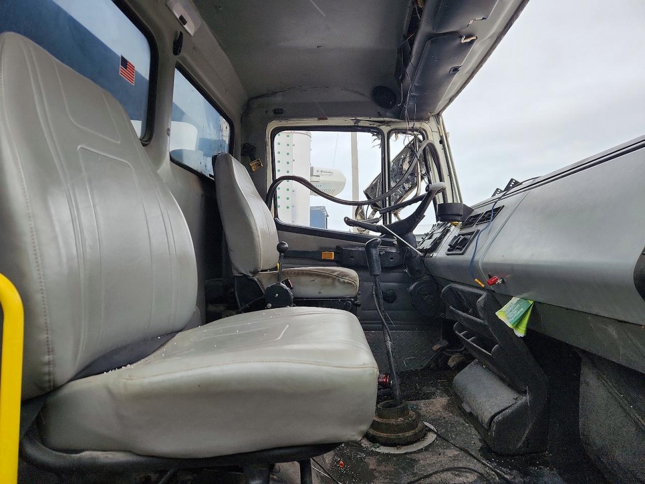 2000 Freightliner FL80