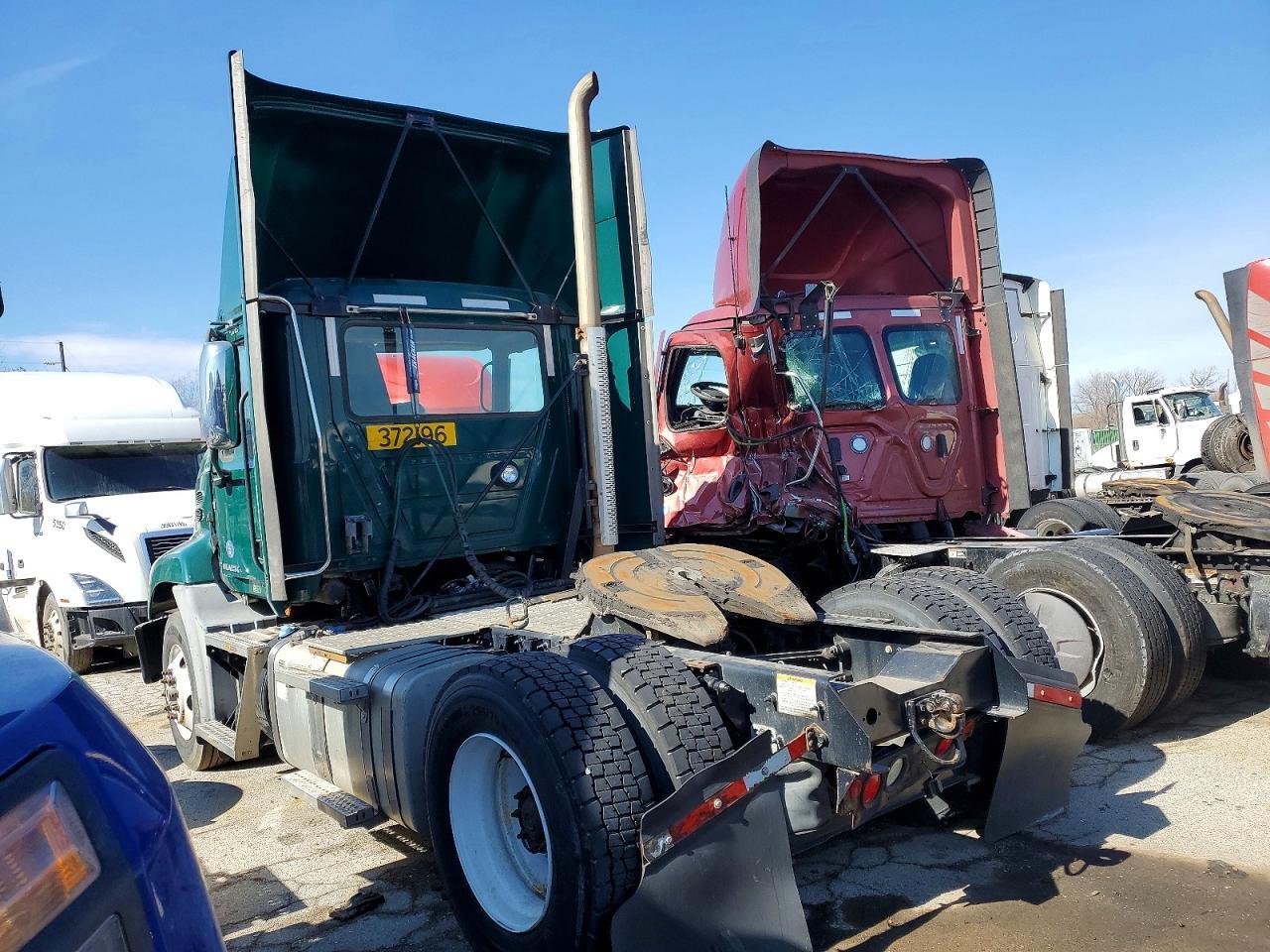 2018 Mack CXU613 Semi Truck