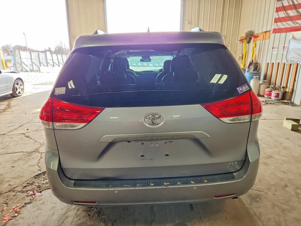 2011 Toyota Sienna xle 7-passenger