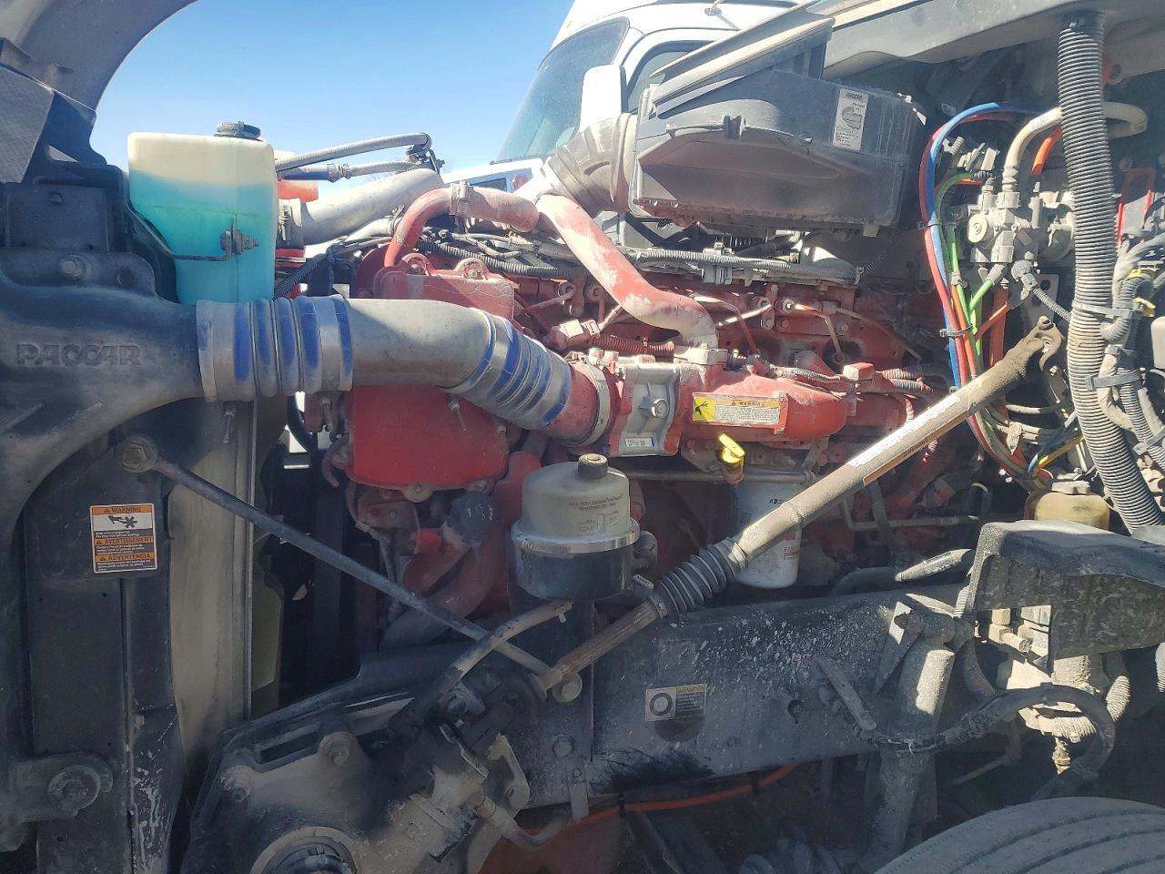 2016 Kenworth T680 Semi Truck