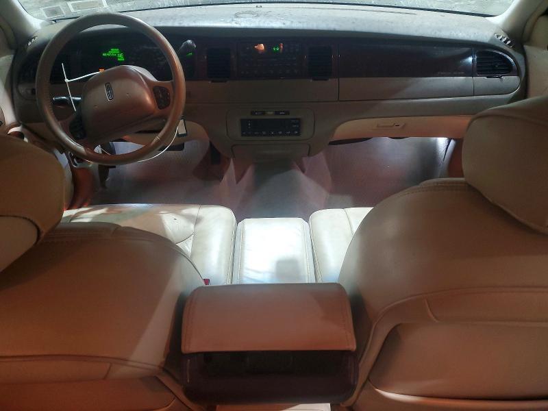 2000 Lincoln Town car Signature