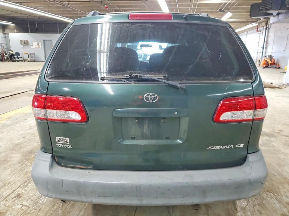 2002 Toyota Sienna ce