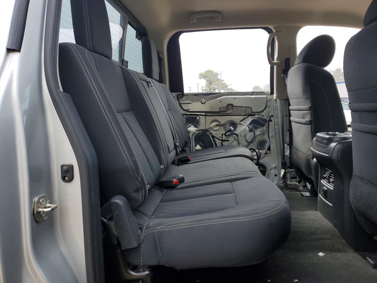 2018 Nissan Titan sv