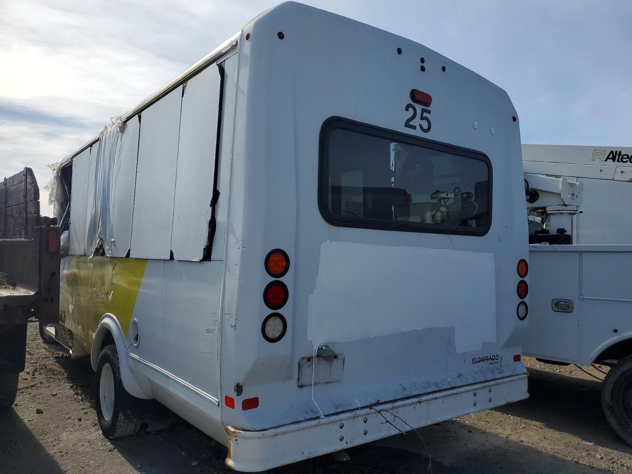 2017 Ford Econoline E450 Super Duty Cutaway Van