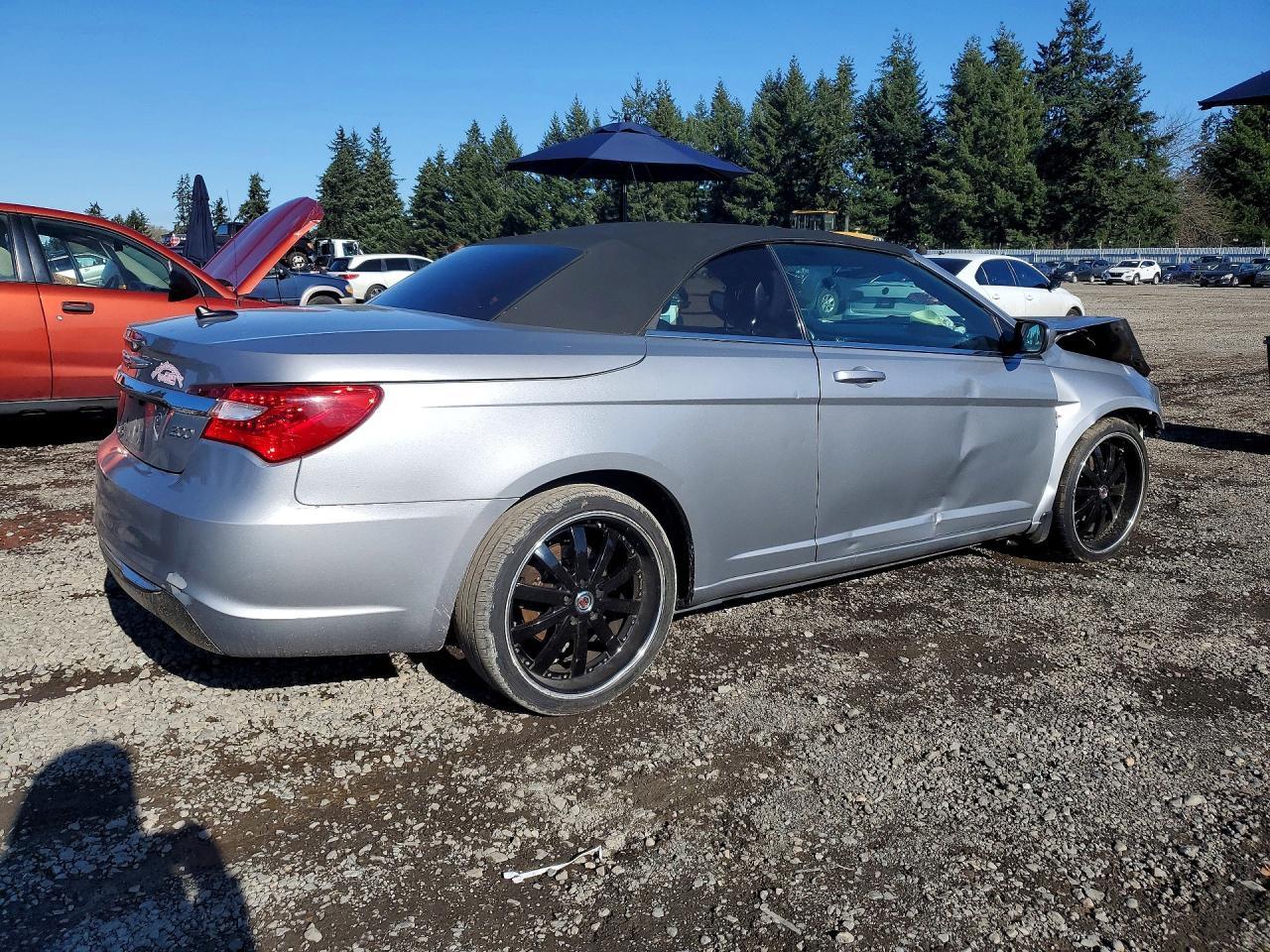 2013 Chrysler 200 Touring