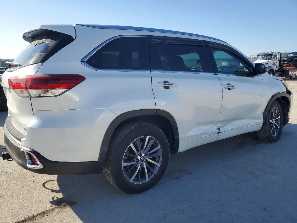 2018 Toyota Highlander se