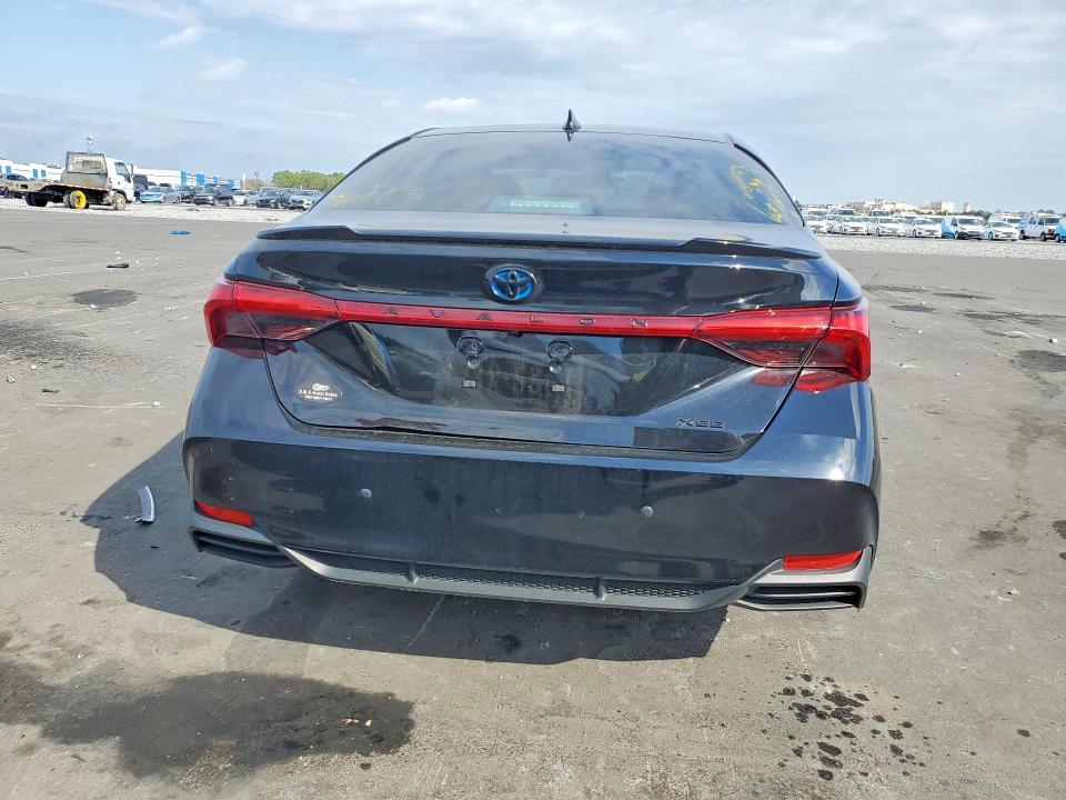 2022 Toyota Avalon Hybrid xse Nightshade