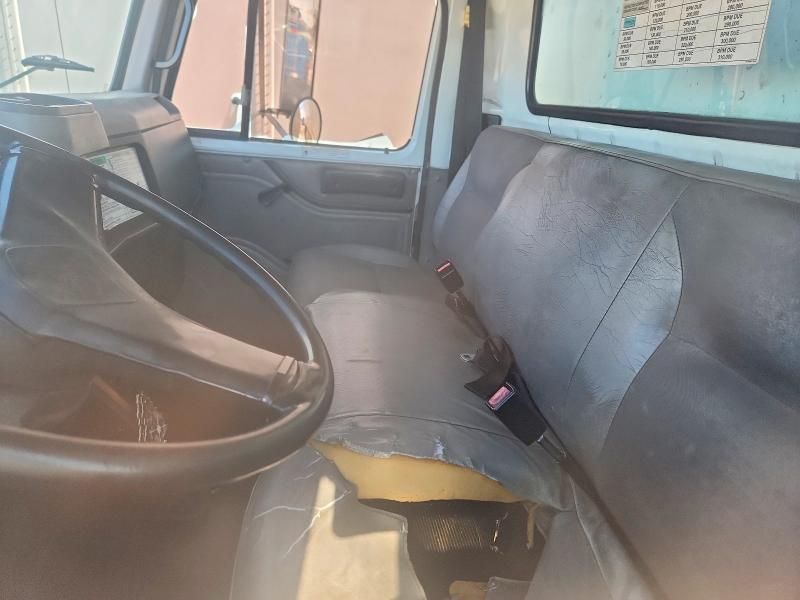 2000 International 4700 box Truck