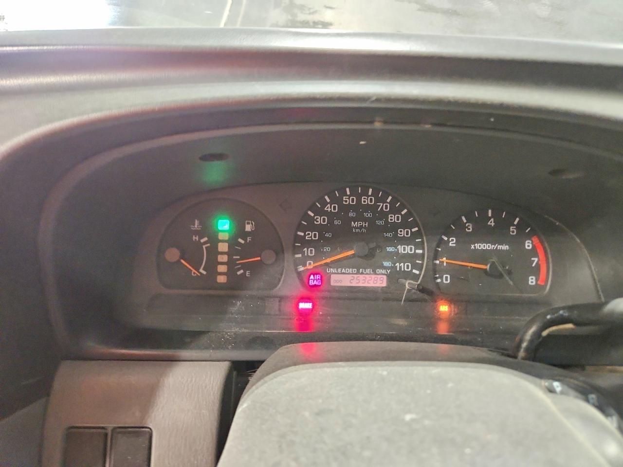 2000 Nissan Frontier xe