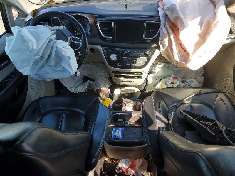 2017 Chrysler Pacifica Touring l