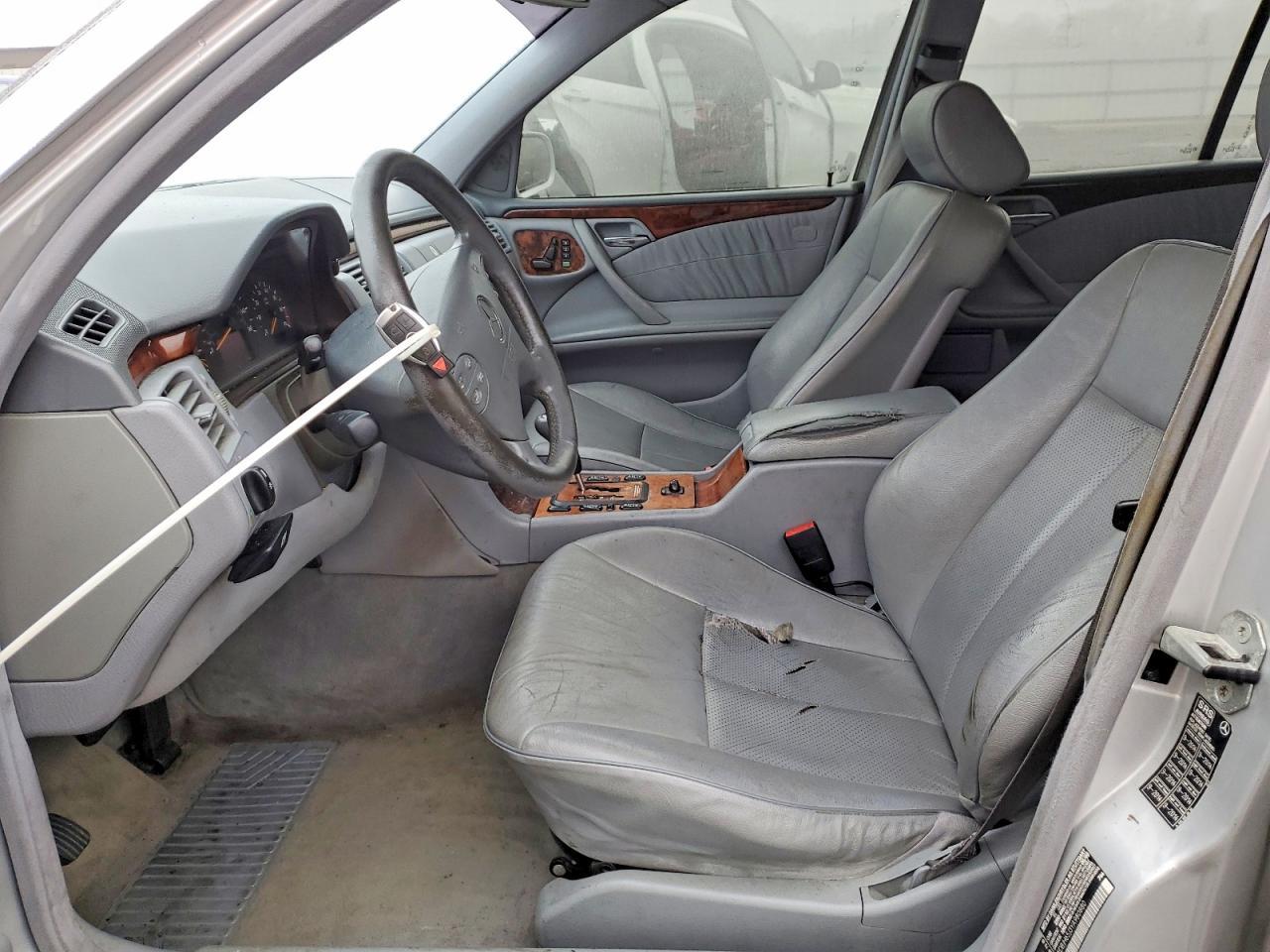 2000 Mercedes-Benz E 320