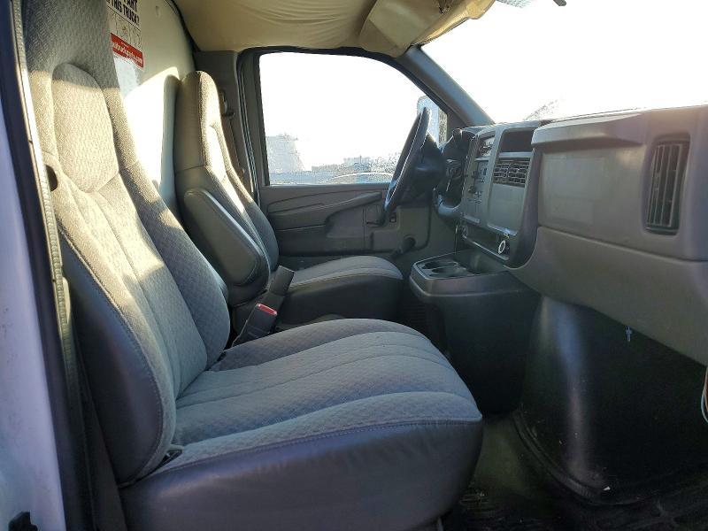 2004 GMC Savana box Truck