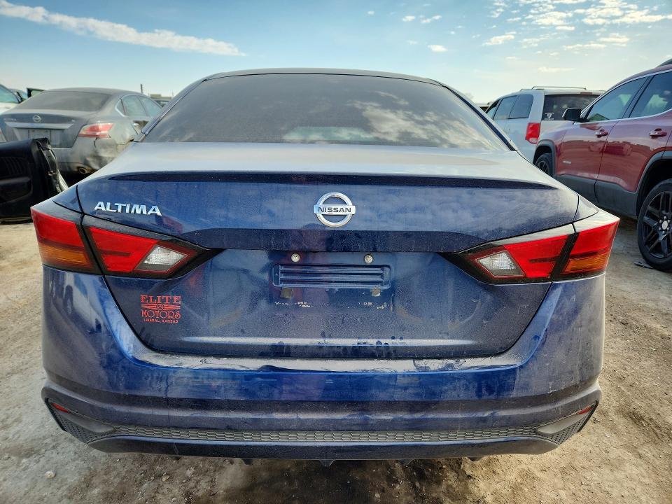 2022 Niss Altima 2.5 s