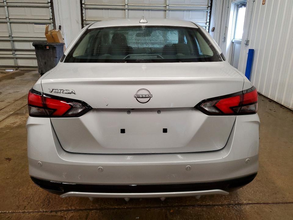 2025 Nissan Versa sv