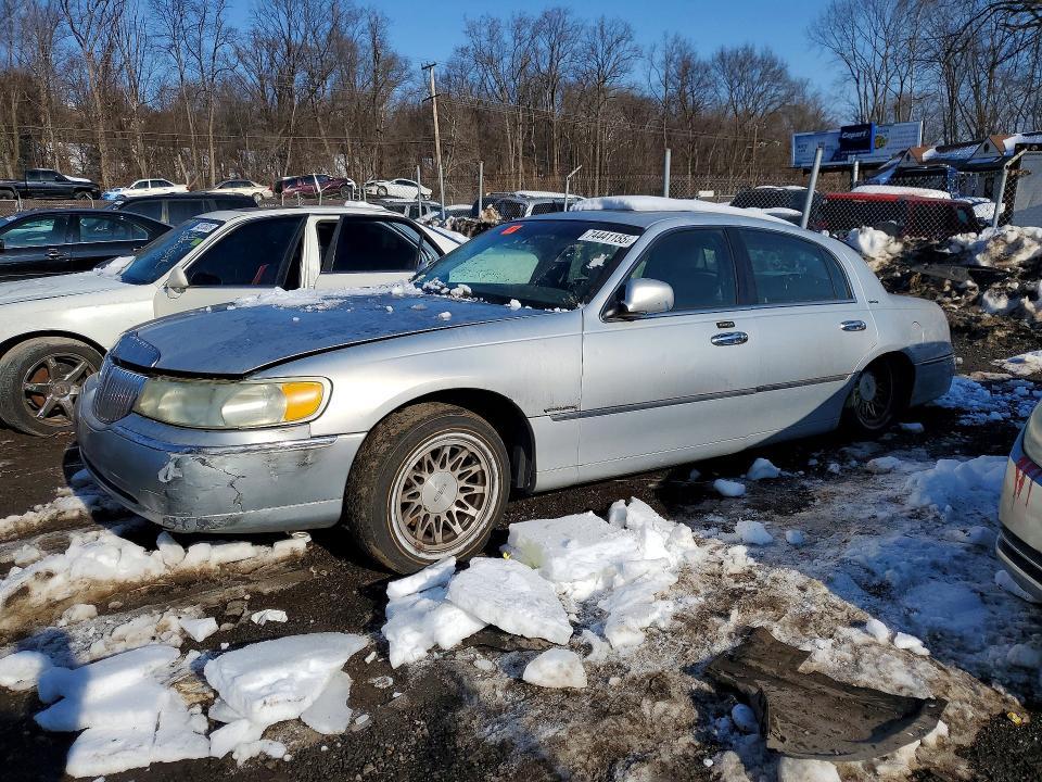 2002 Lincoln Town car Signature