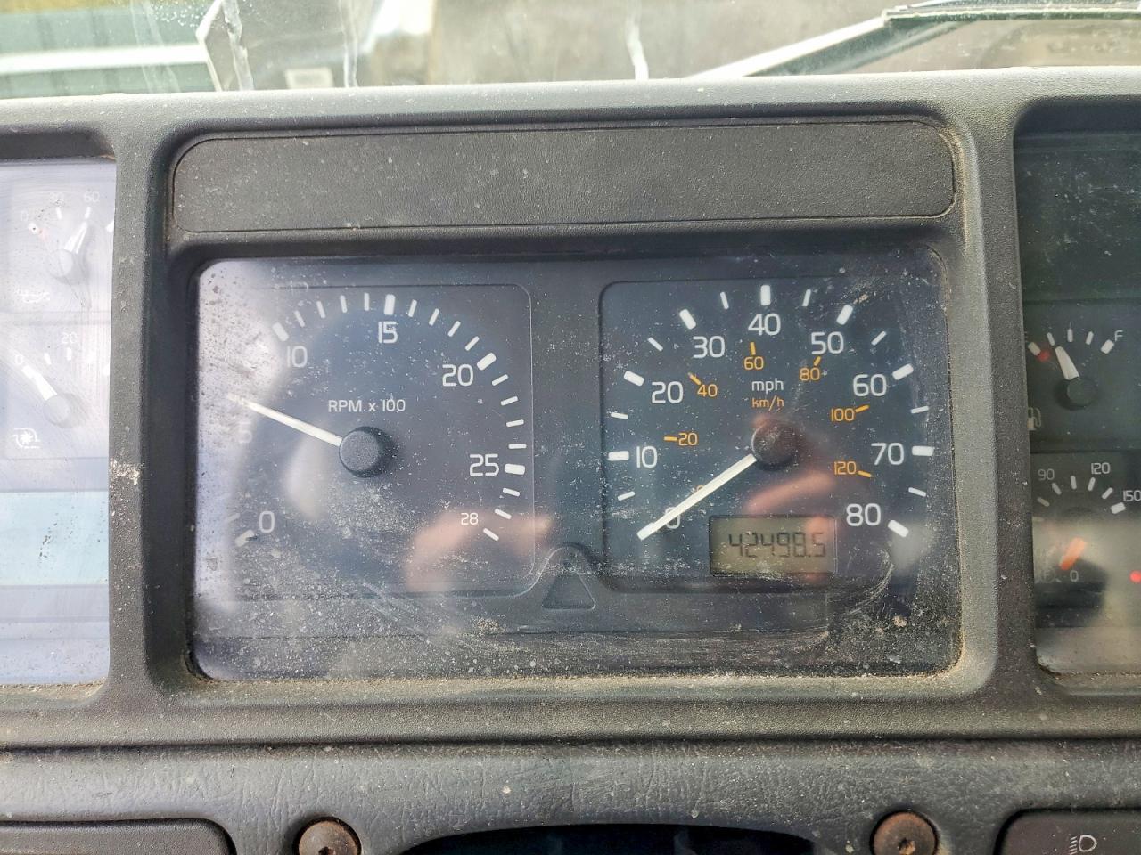 1999 Volvo VN Semi Truck