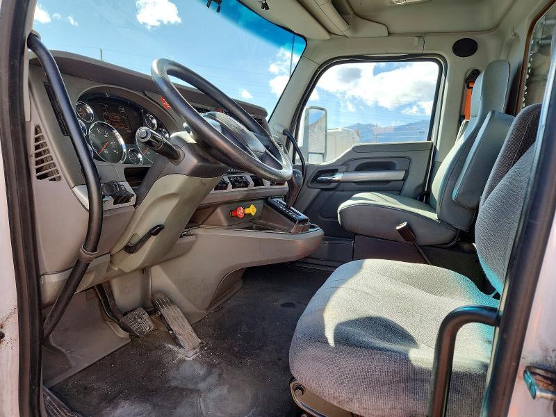 2014 Kenworth T680 Semi Truck