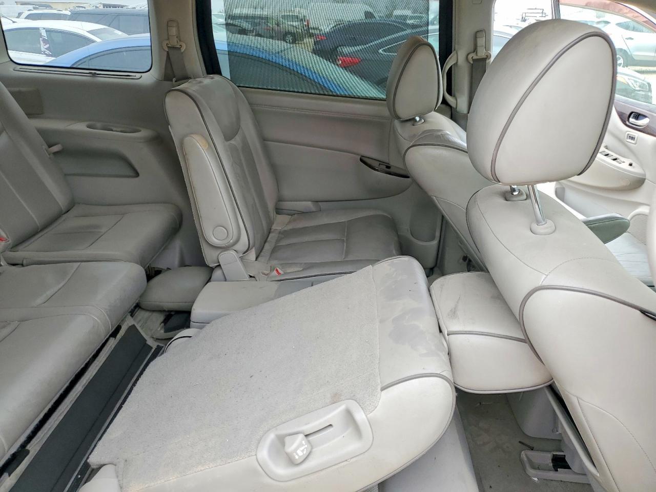 2011 Nissan Quest s