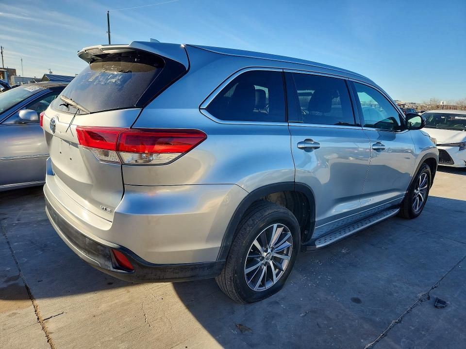 2017 Toyota Highlander se