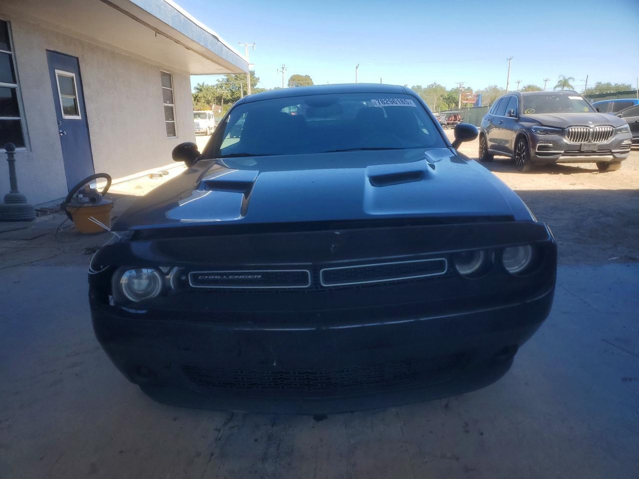 2015 Dodge Challenger sxt
