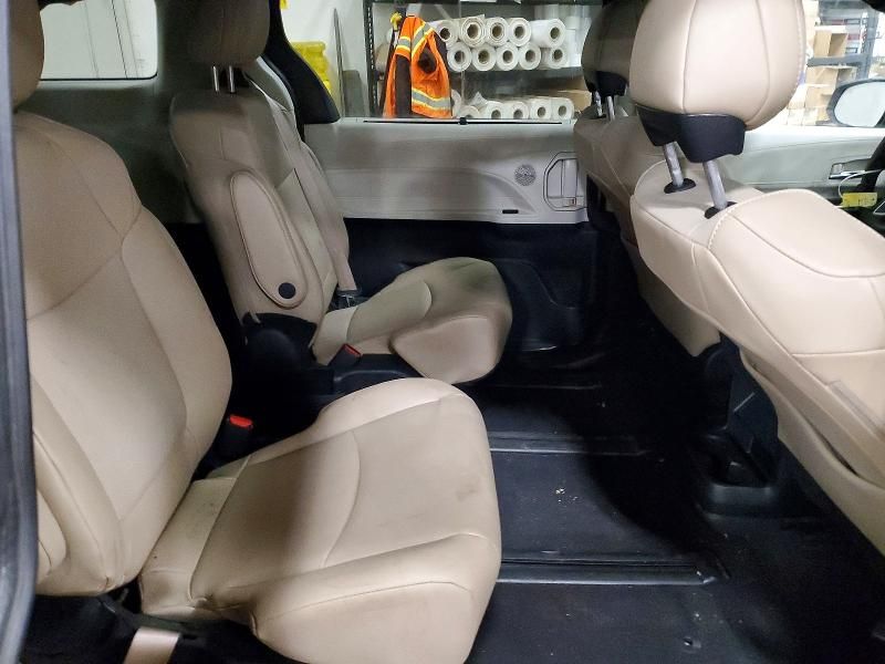 2023 Toyota Sienna xle