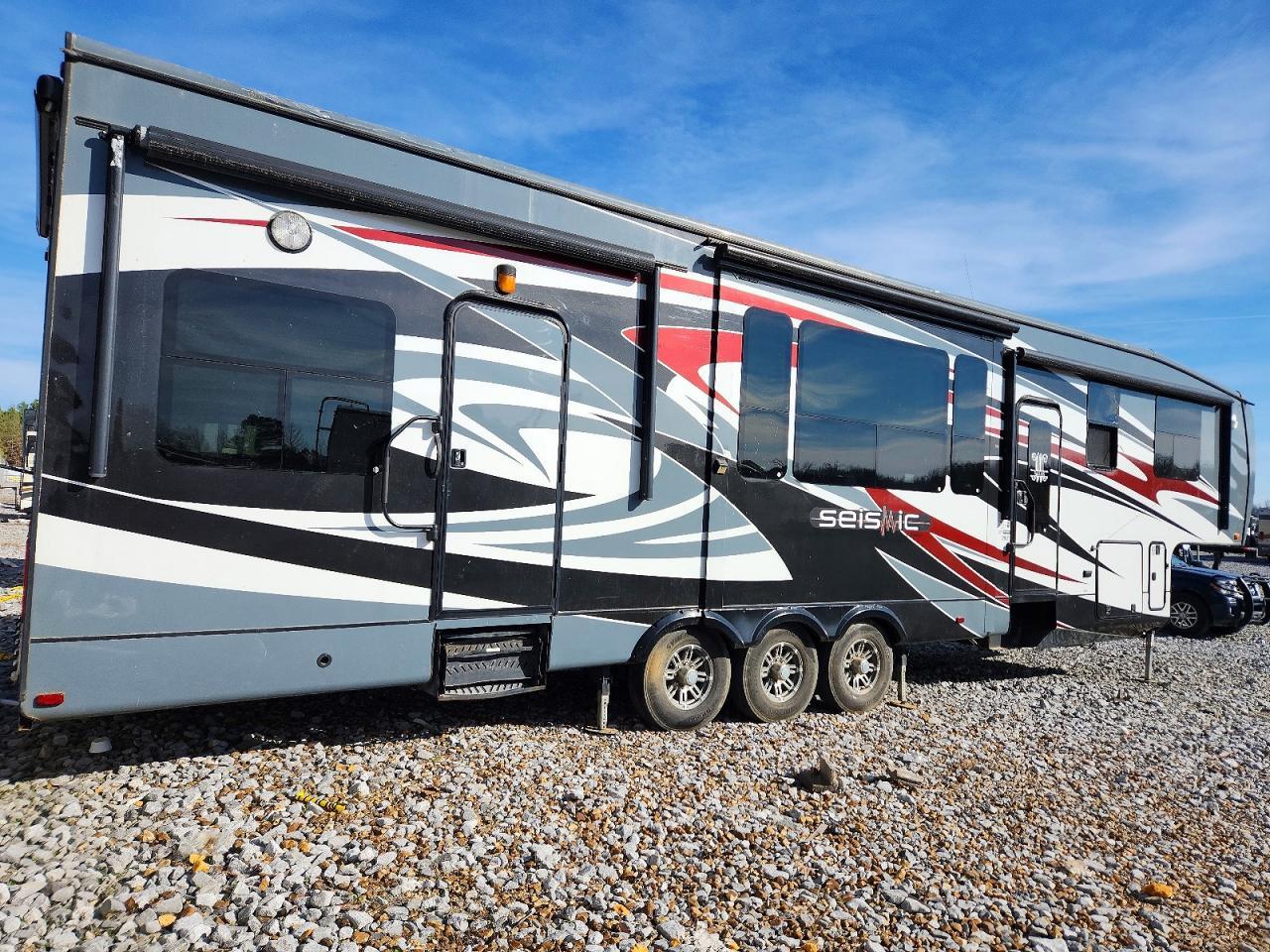 2013 Jayco Seismic Camper