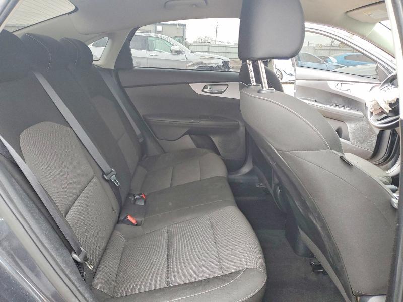 2023 KIA Forte lx