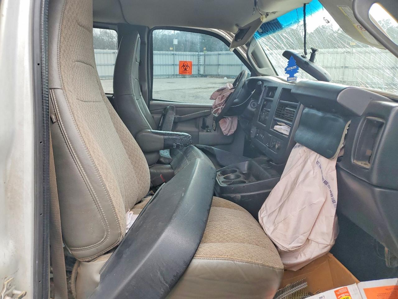 2017 Chevrolet Express G2500 LS