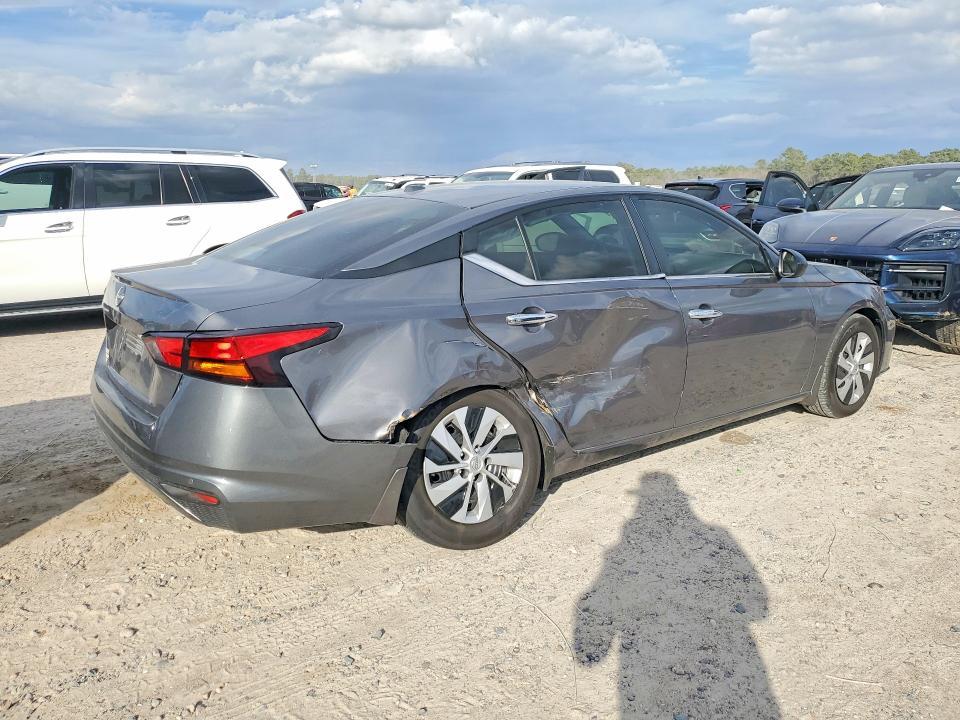 2025 Nissan Altima s