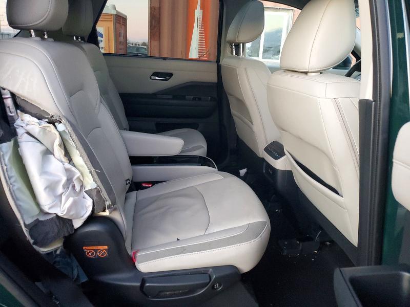 2023 Nissan Pathfinder sl