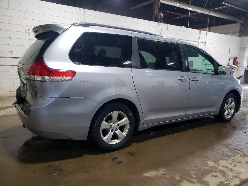 2014 Toyota Sienna le
