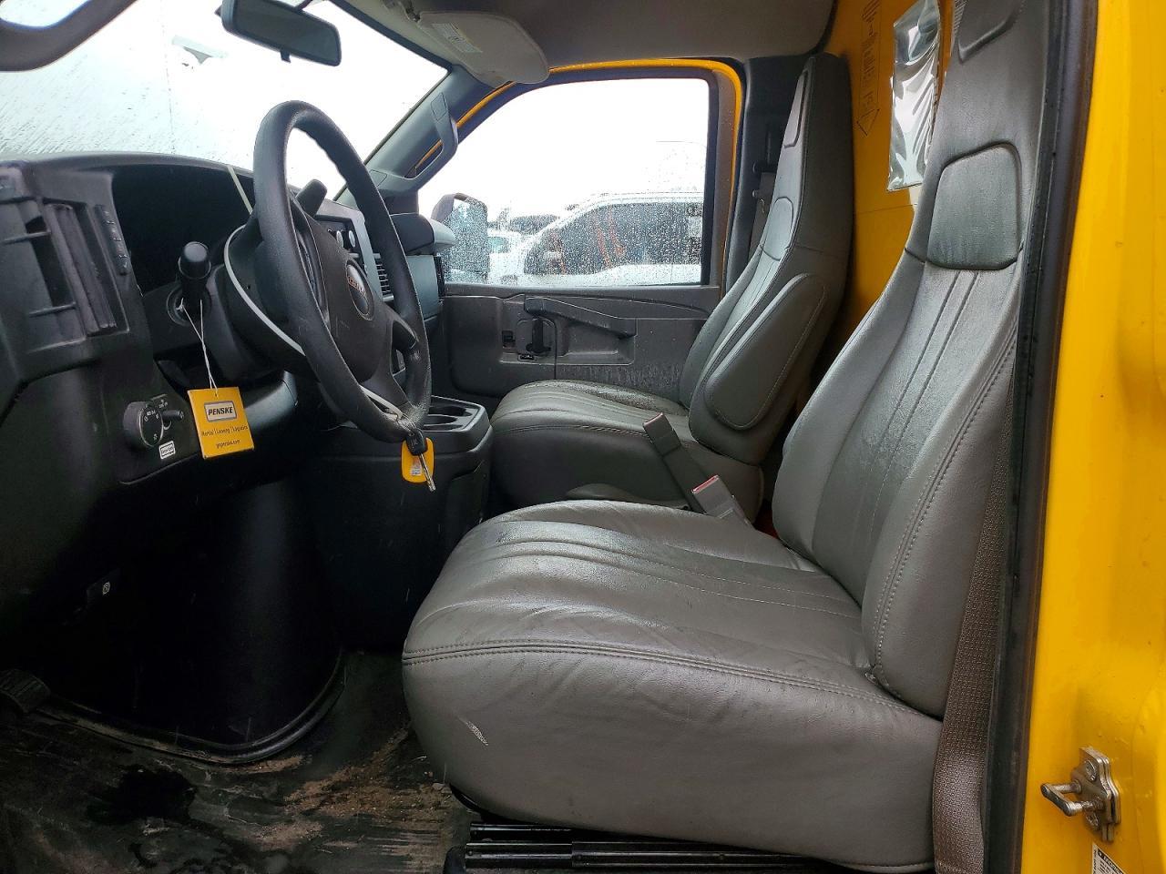 2023 GMC Savana BOX Truck