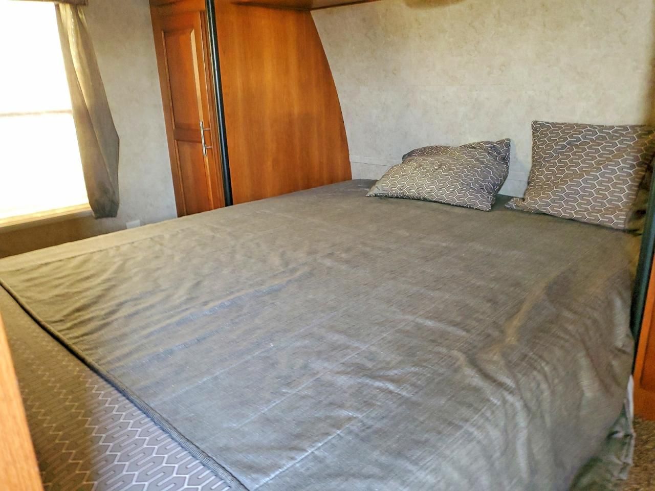 2012 Keystone Fuzion Camper