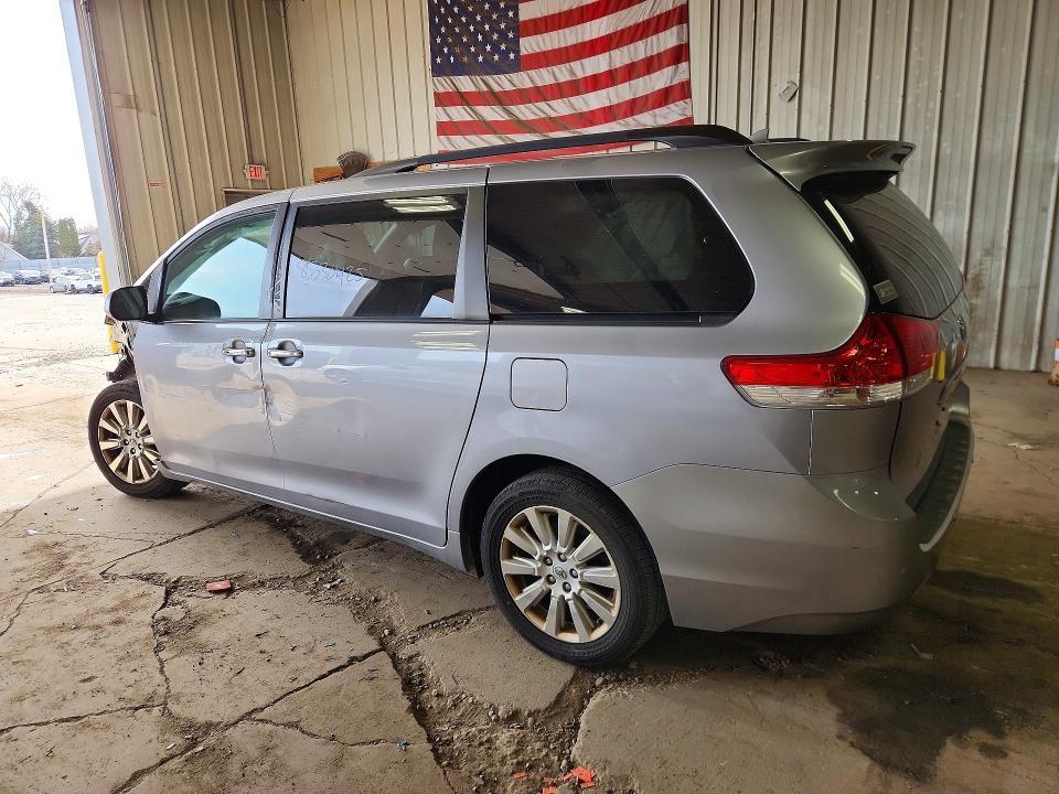 2011 Toyota Sienna xle 7-passenger