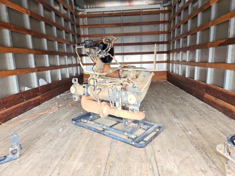 2018 Isuzu NPR BOX Truck