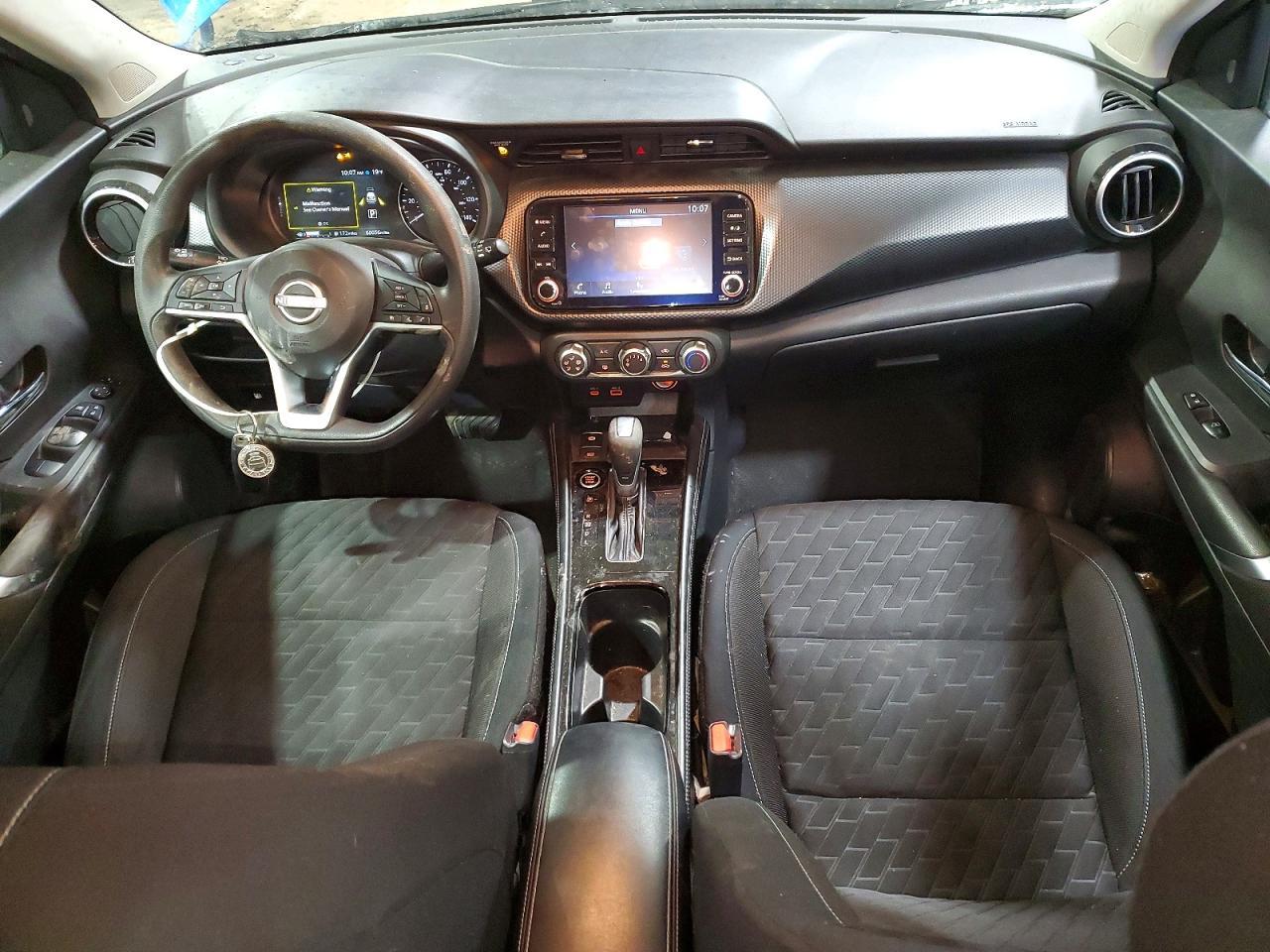 2023 Nissan Kicks sv