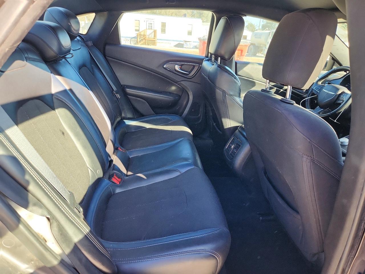 2015 Chrysler 200 s
