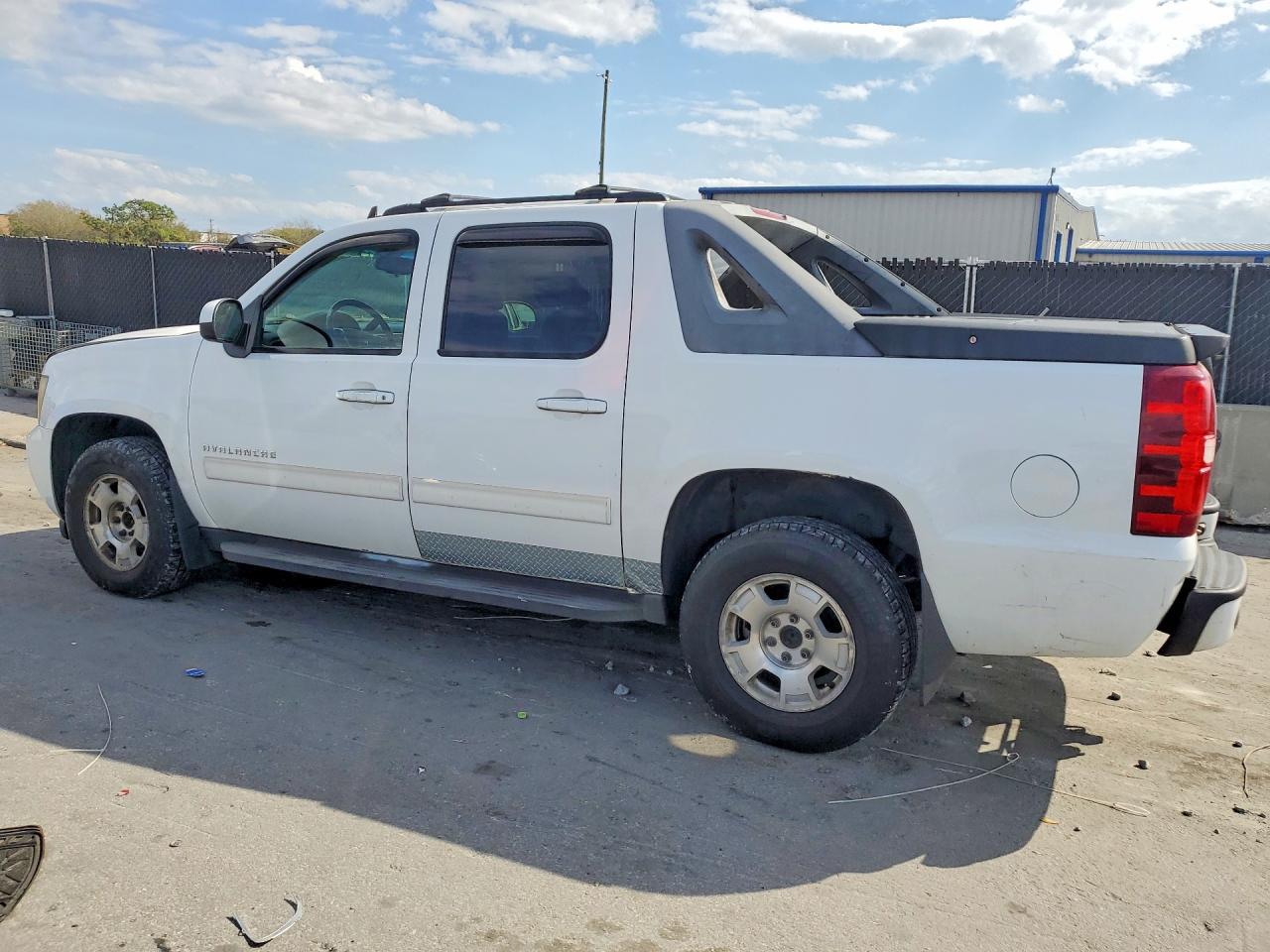 2011 Chevrolet Avalanche ls