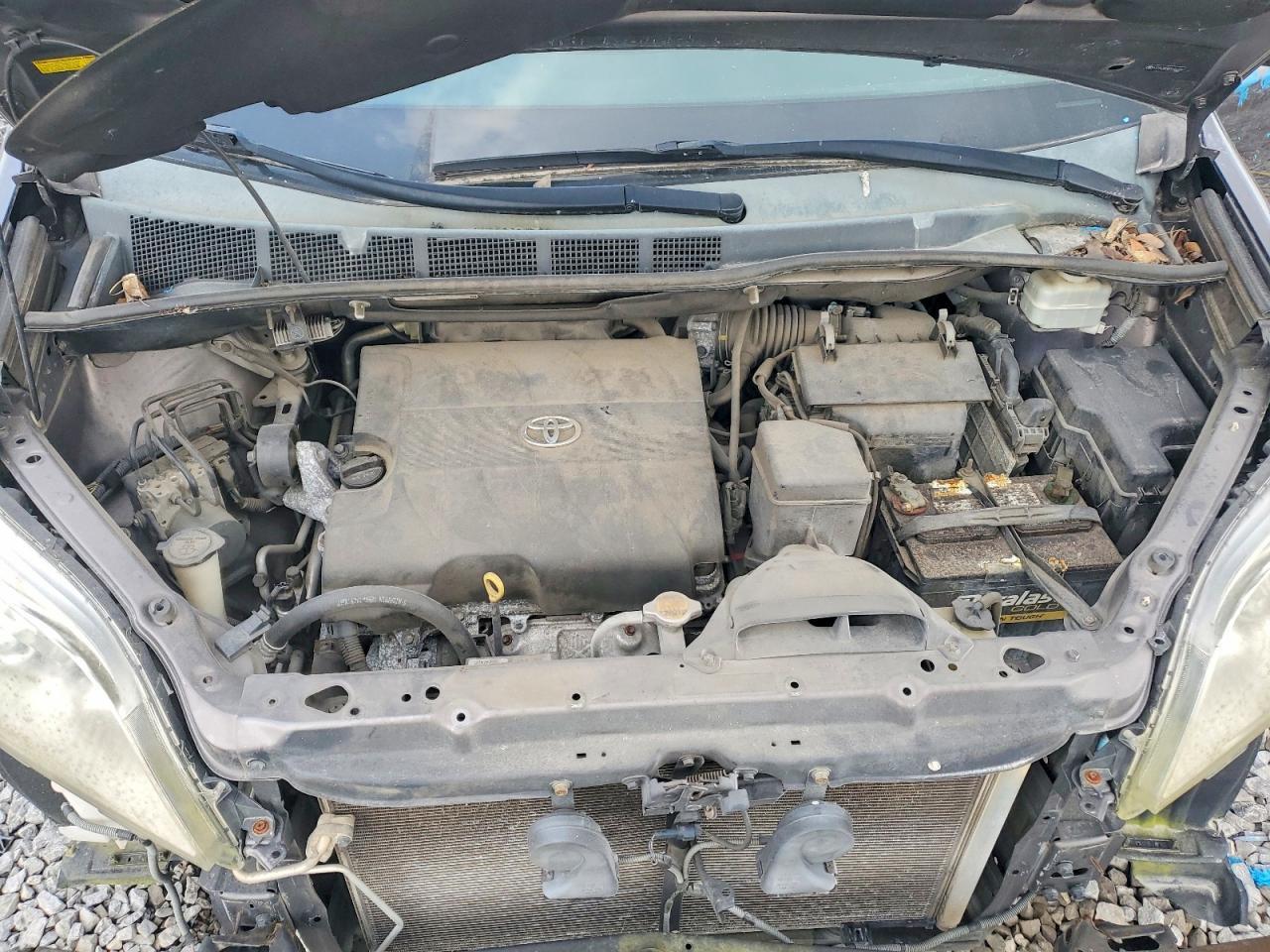 2014 Toyota Sienna xle 8-passenger