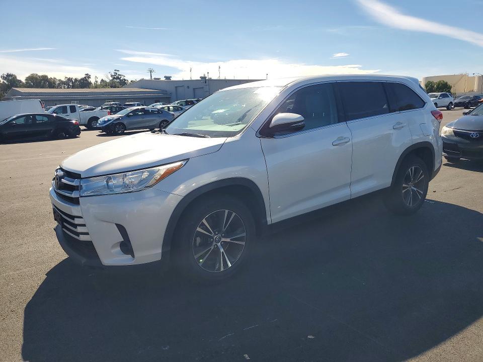 2019 Toyota Highlander le