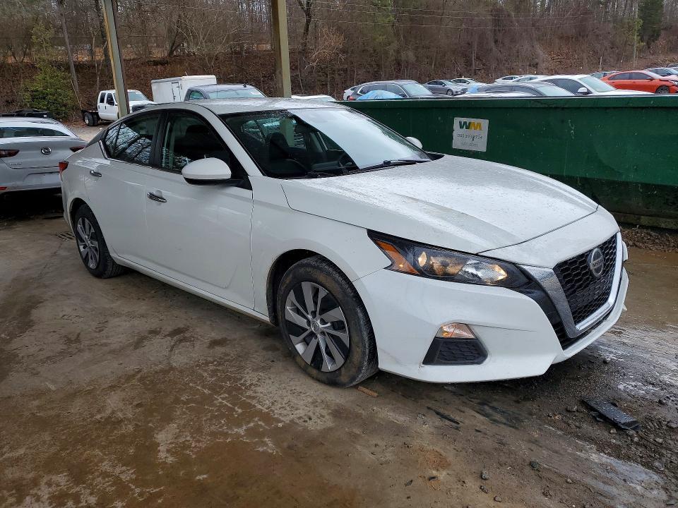 2022 Niss Altima
