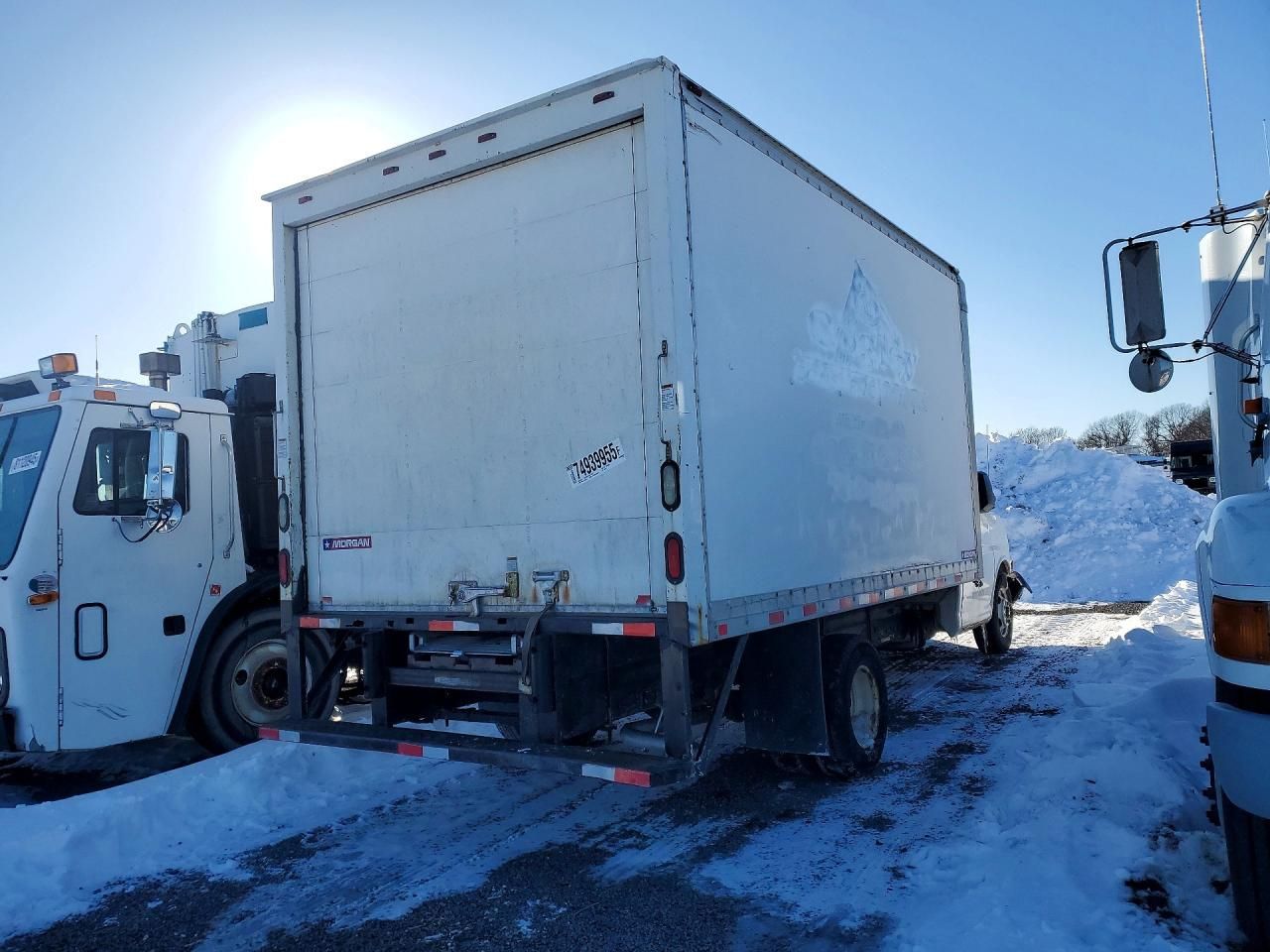 2011 GMC Savana Cutaway G3500