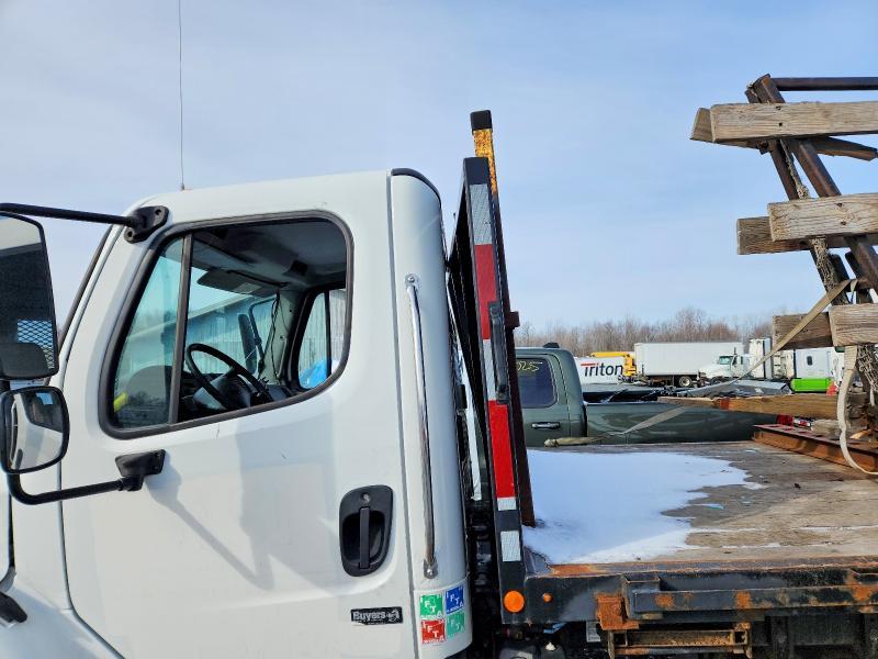 2015 Freightliner Business Class M2 Flatbed Truck