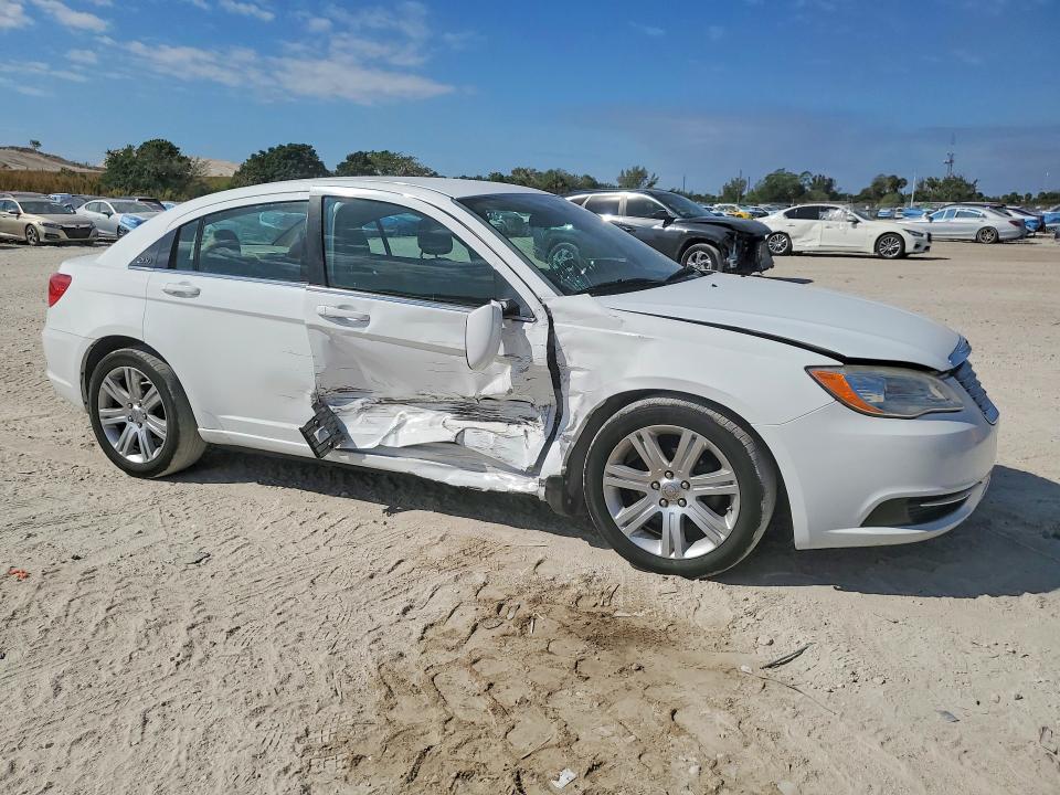 2013 Chrysler 200 lx