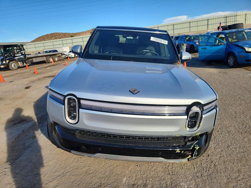 2025 Rivian R1S Adventure