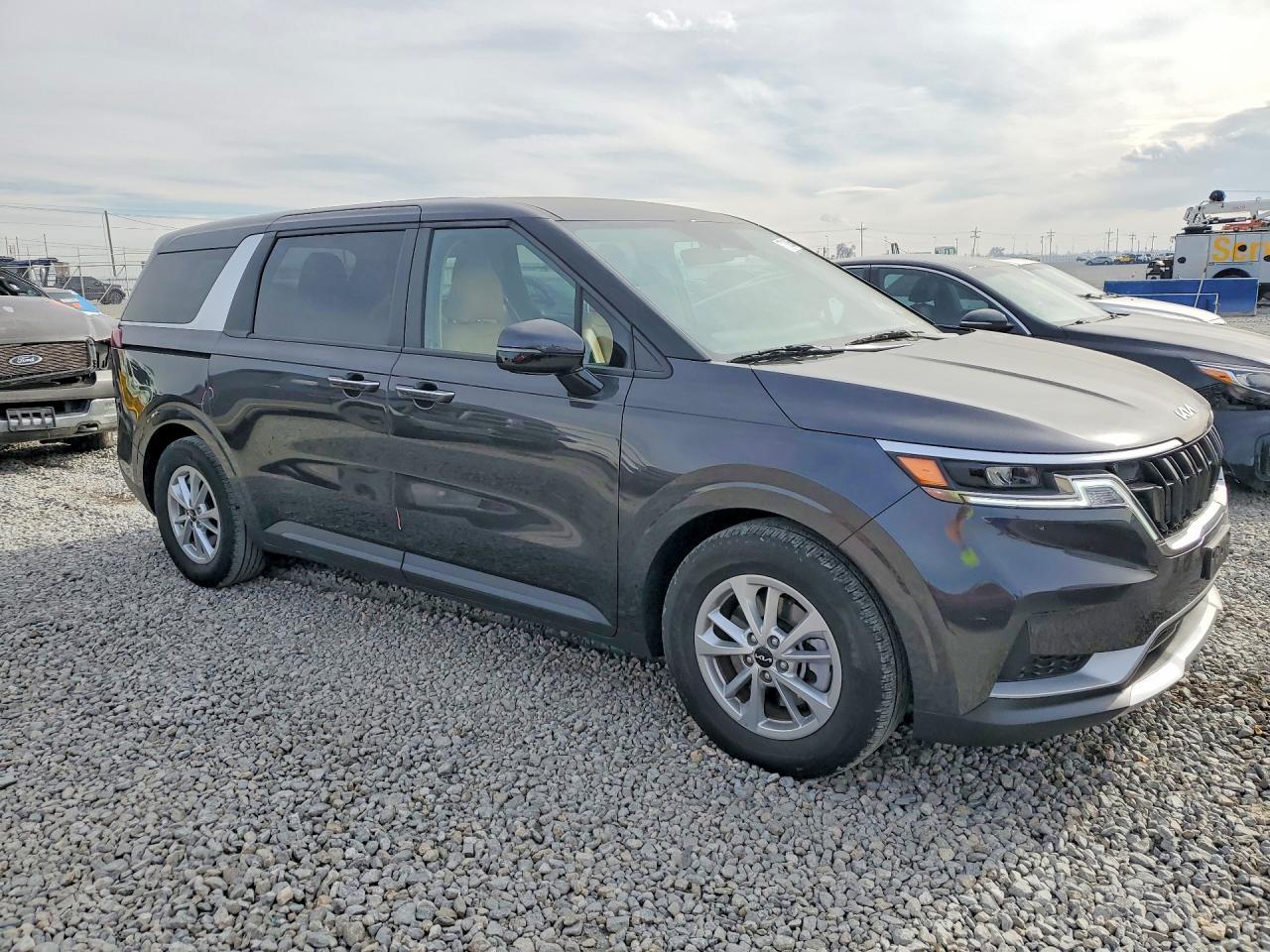 2024 KIA Carnival lx
