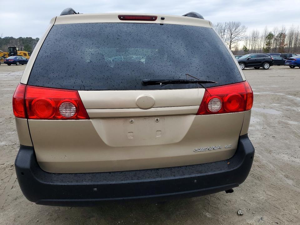 2006 Toyota Sienna le 8 Passenger