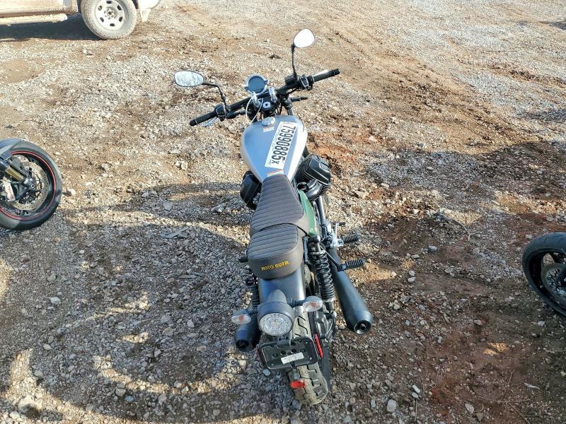 2022 Moto Guzzi V9 Bobber