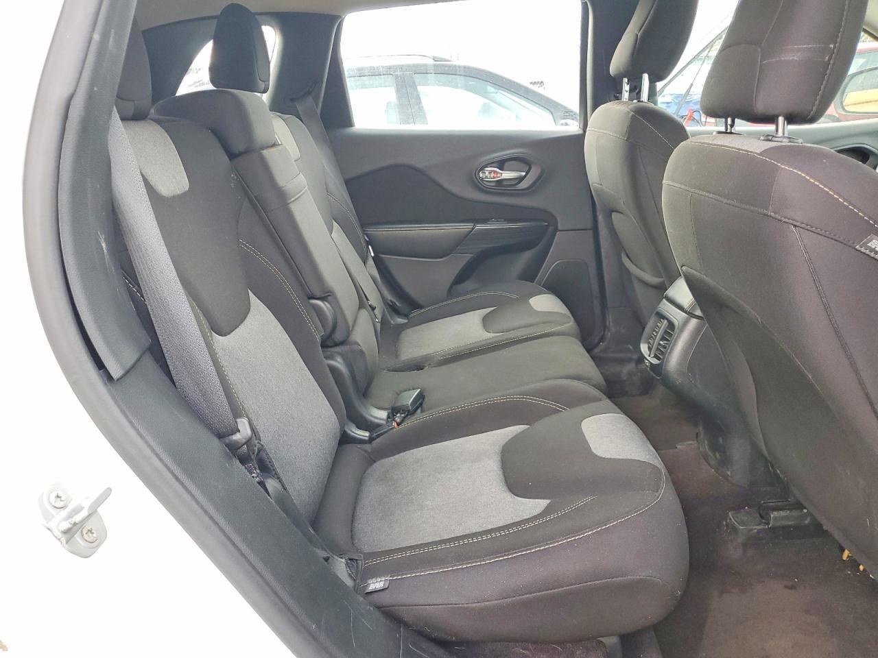 2016 Jeep Cherokee Sport