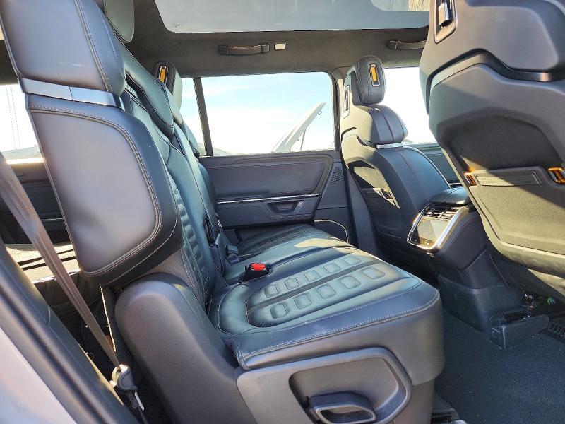 2025 Rivian R1S Adventure